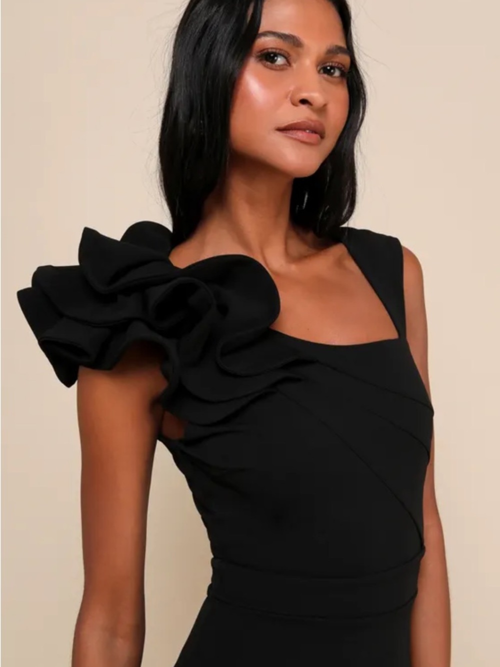 Elegant Black One-Shoulder Evening Gown with Floral Detail - Picture 3 of 4